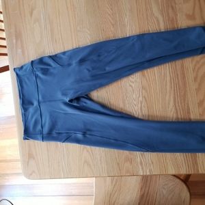 Lululemon sz 6 "in movement" leggings